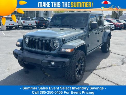 Used 2025 Jeep Gladiator Sport AWD/4WD image 2