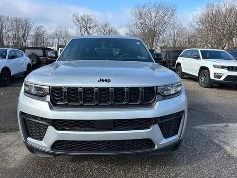 New 2026 Jeep Grand Cherokee Altitude AWD/4WD image 8