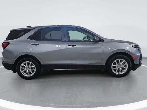 Used 2024 Chevrolet Equinox LS w/ LS Convenience Package FWD image 2