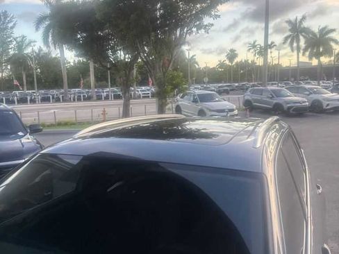 Certified 2023 Volkswagen Tiguan SE w/ Panoramic Sunroof Package FWD image 25