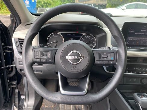 Used 2024 Nissan Rogue SV image 15