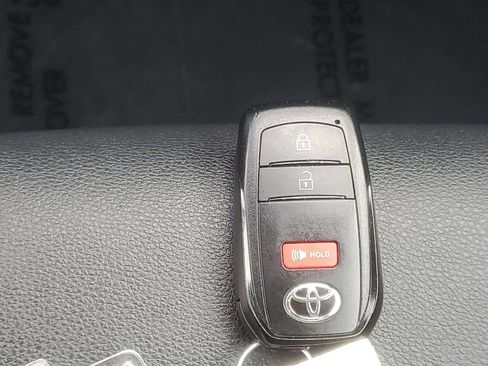 Used 2025 Toyota Corolla Cross XLE AWD/4WD image 32