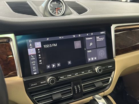 Used 2021 Porsche Macan AWD/4WD image 42