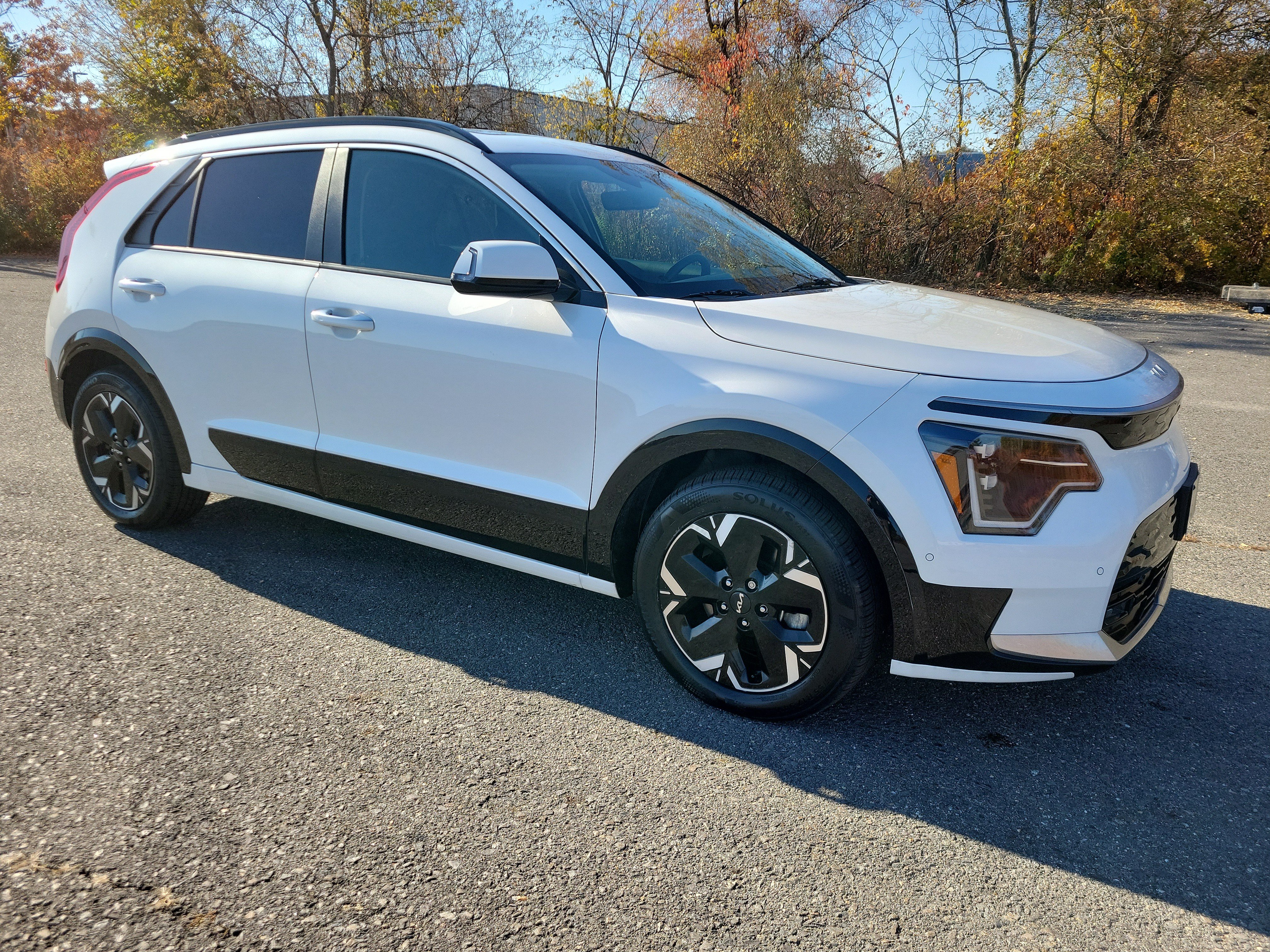 Used 2023 Kia Niro Wave w/ Wave Preserve Package FWD image 3
