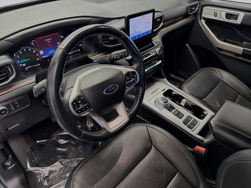Used 2022 Ford Explorer Limited w/ Equipment Group 301A RWD image 7