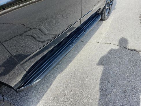 Used 2023 Chevrolet Suburban RST w/ Luxury Package image 8