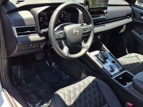 New 2026 Nissan Rogue Platinum AWD/4WD image 3