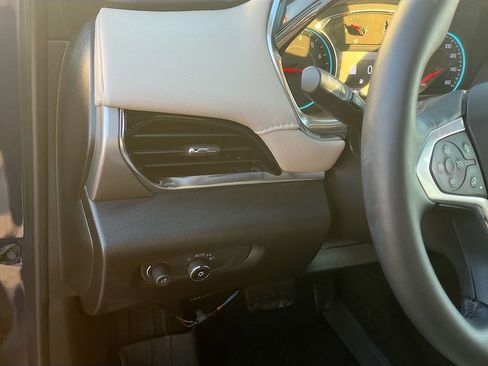 Used 2023 Chevrolet Traverse LT w/ LT Premium Package image 10