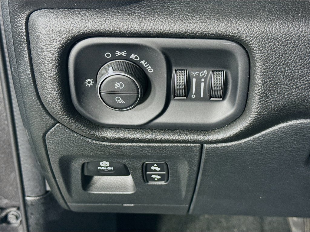 Used 2023 RAM 1500 Laramie AWD/4WD image 22