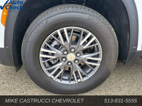Used 2026 Chevrolet Traverse LT AWD/4WD image 9
