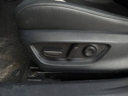 Used 2025 Toyota Camry SE FWD image 11