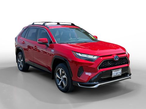 Used 2023 Toyota RAV4 SE w/ Weather & Moonroof Package AWD/4WD image 7
