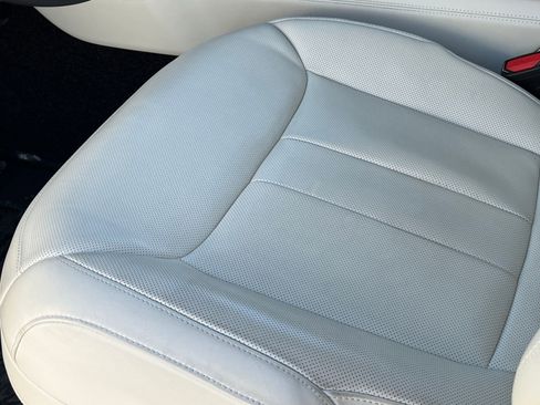 Used 2025 Land Rover Range Rover SE image 33