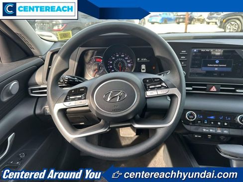 Used 2023 Hyundai Elantra SEL w/ Preferred Accessory Package image 11