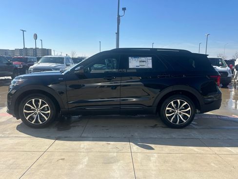 New 2026 Ford Explorer ST-Line w/ Premium Package image 2