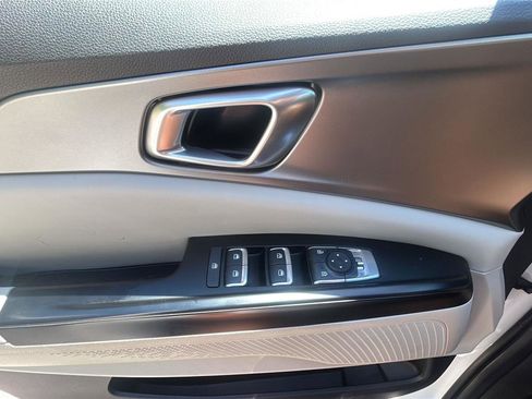 Used 2024 Kia Carnival LX FWD image 24