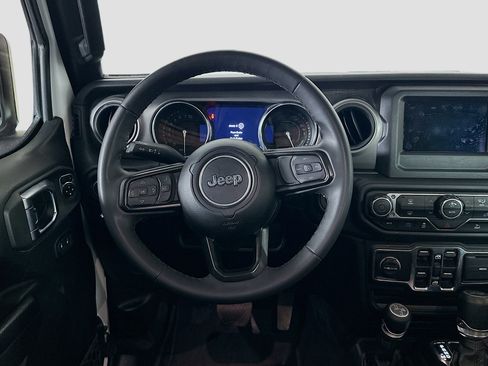 Used 2023 Jeep Wrangler Unlimited w/ Convenience Group AWD/4WD image 17