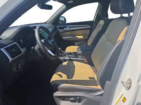 Used 2022 Volkswagen Atlas Cross Sport SE w/ Panoramic Sunroof Package FWD image 11