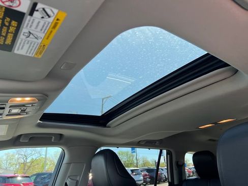 Used 2021 Toyota Highlander XLE image 36