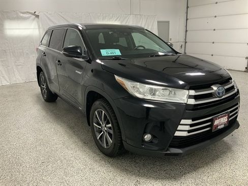 Used 2017 Toyota Highlander XLE image 4