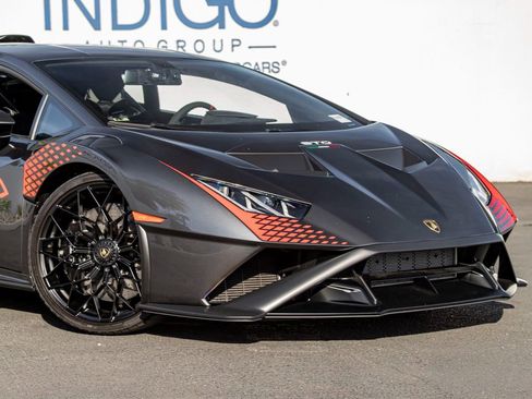 Used 2022 Lamborghini Huracan STO image 5