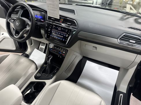 Certified 2024 Volkswagen Tiguan SE R-Line AWD/4WD image 40