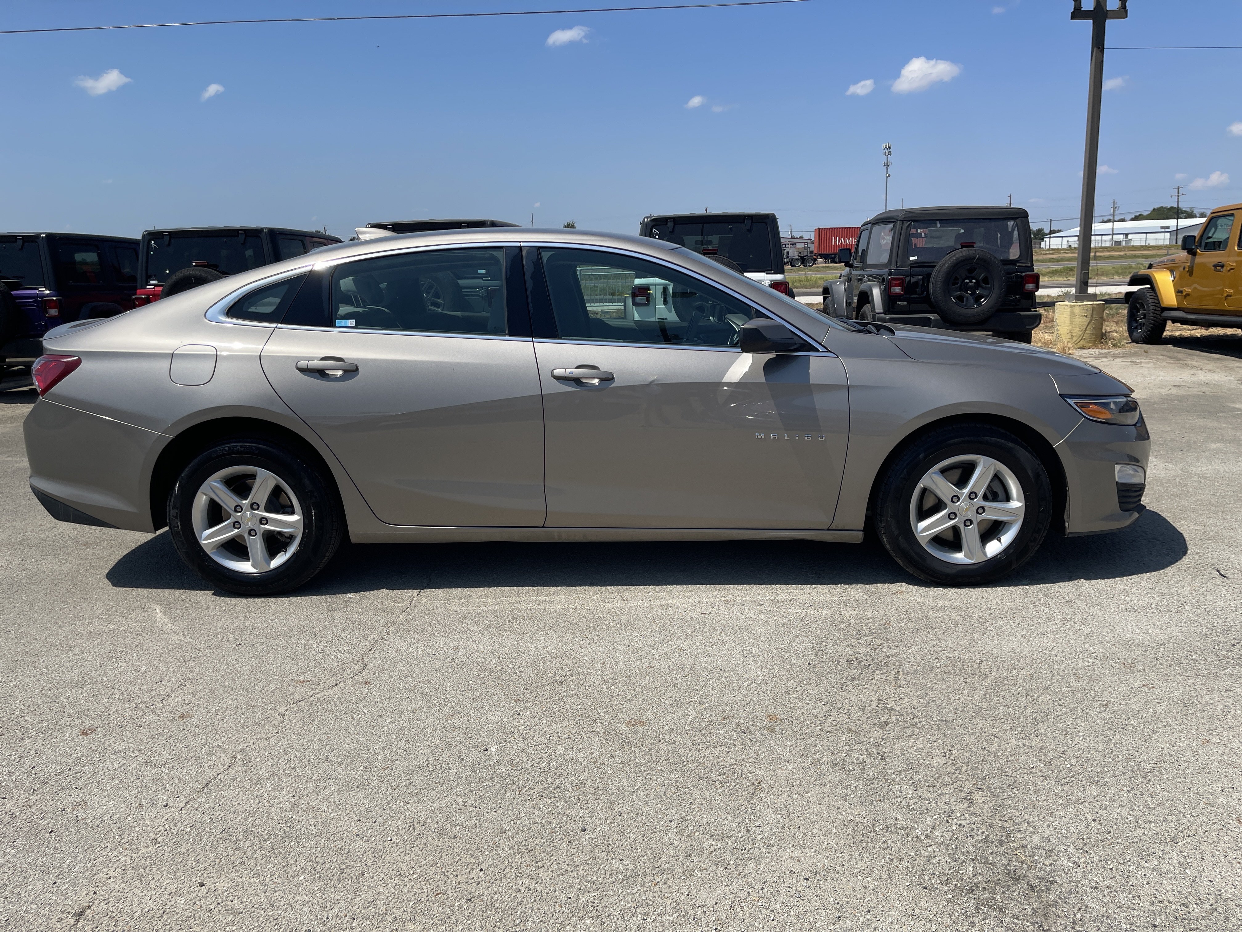 Used 2022 Chevrolet Malibu LT FWD image 3