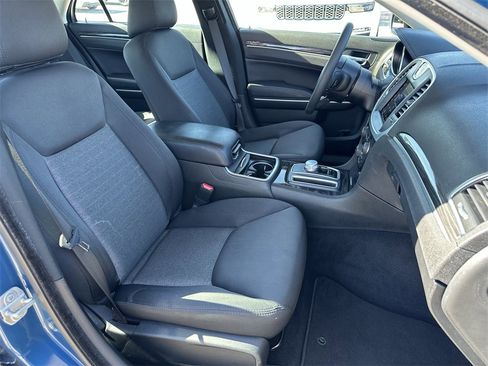 Certified 2022 Chrysler 300 Touring image 34