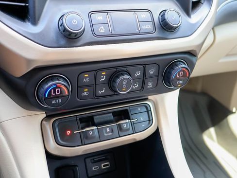 Used 2021 GMC Acadia Denali w/ Denali Technology Package FWD image 18