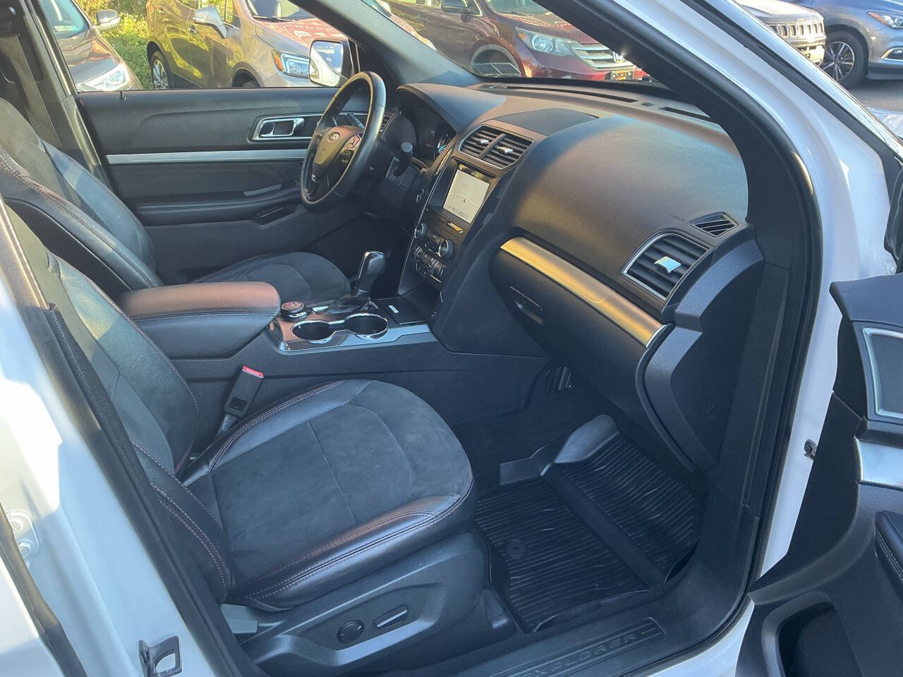 Used 2019 Ford Explorer XLT w/ Equipment Group 202A AWD/4WD image 23