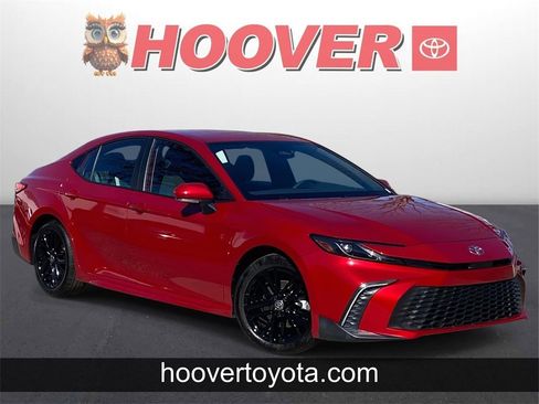 Used 2025 Toyota Camry SE w/ Convenience Package image 1
