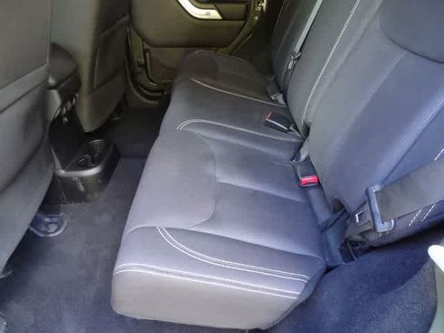 Used 2015 Jeep Wrangler Unlimited Sahara AWD/4WD image 7
