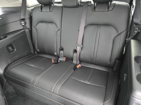 Certified 2025 MAZDA CX-90 Plug-In Hybrid w/ Preferred AWD/4WD image 10