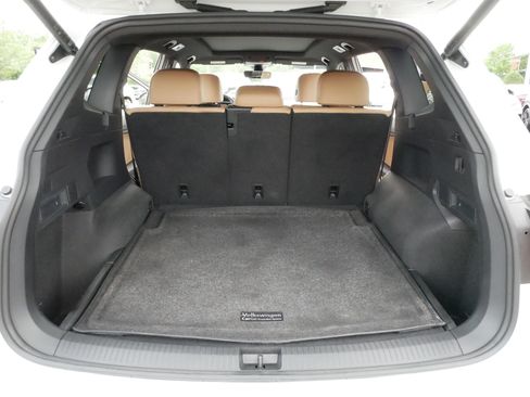 Used 2024 Volkswagen Tiguan SE R-Line AWD/4WD image 18