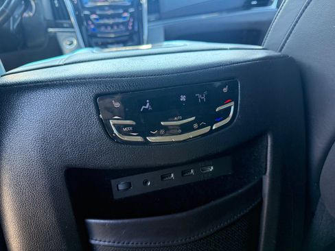 Used 2018 Cadillac Escalade ESV Platinum AWD/4WD image 17