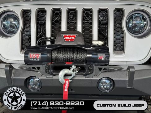 Used 2023 Jeep Gladiator Rubicon w/ Cold Weather Group AWD/4WD image 4