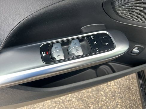 Used 2025 Mercedes-Benz C 300 4MATIC Sedan image 35