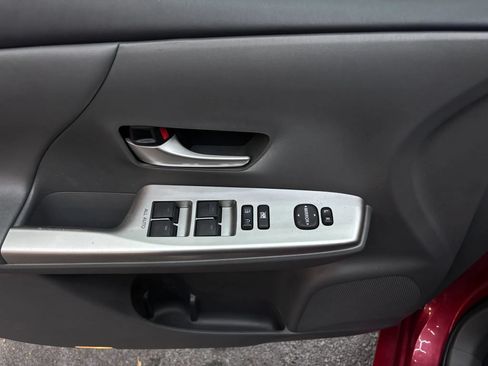 Used 2012 Toyota Prius V Five FWD image 20