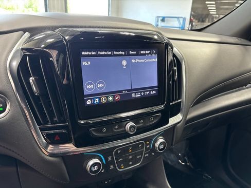 Used 2023 Chevrolet Traverse LT AWD/4WD image 15