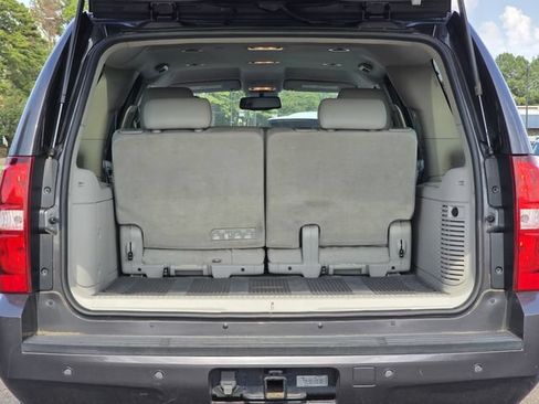 Used 2011 Chevrolet Suburban LT RWD image 30