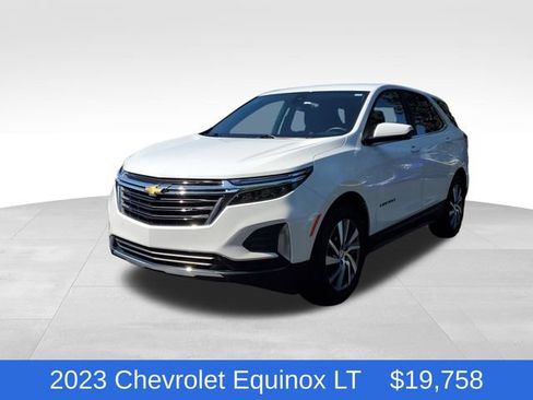 Used 2023 Chevrolet Equinox LT image 2