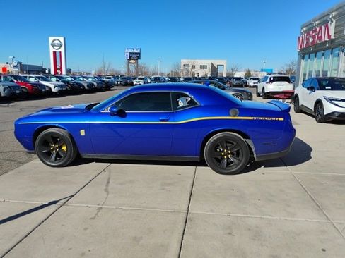 Used 2019 Dodge Challenger SXT image 8