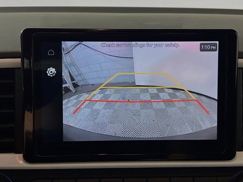 Used 2024 Hyundai Venue Limited image 28