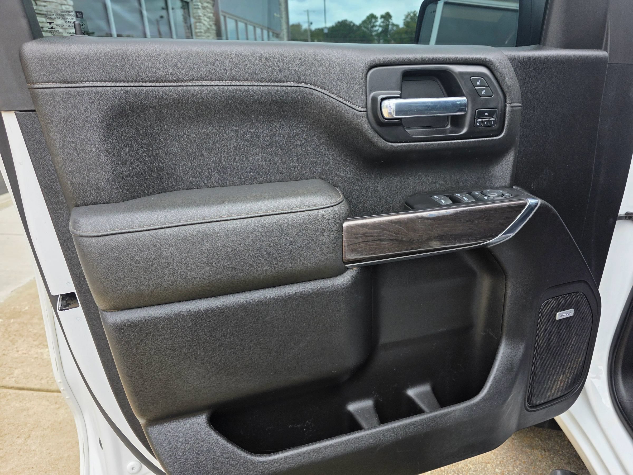 Used 2022 Chevrolet Silverado 1500 LTZ w/ LTZ Premium Package AWD/4WD image 12