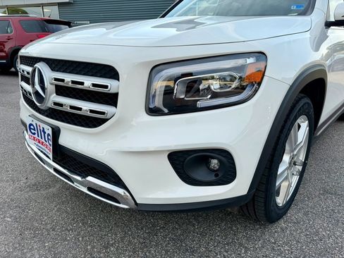 Used 2022 Mercedes-Benz GLB 250 4MATIC w/ Premium Package Lite image 11