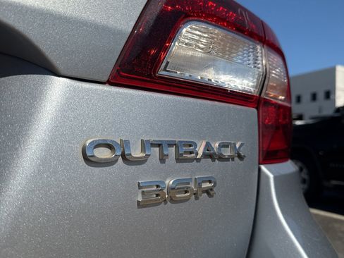 Used 2015 Subaru Outback 3.6R Limited image 8