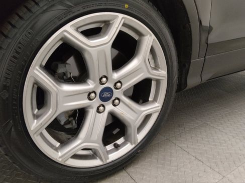 Used 2019 Ford Escape Titanium image 31