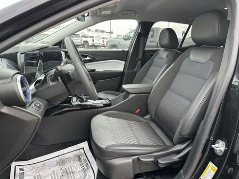 Used 2025 Chevrolet Trax LT image 19