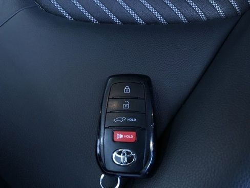 Used 2025 Toyota Highlander XSE AWD/4WD image 32