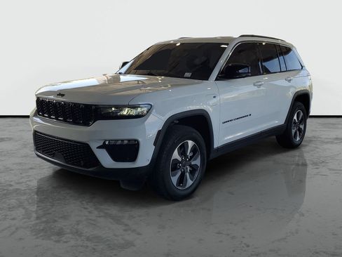 Certified 2022 Jeep Grand Cherokee Limited 4xe w/ Luxury Tech Group II AWD/4WD image 4
